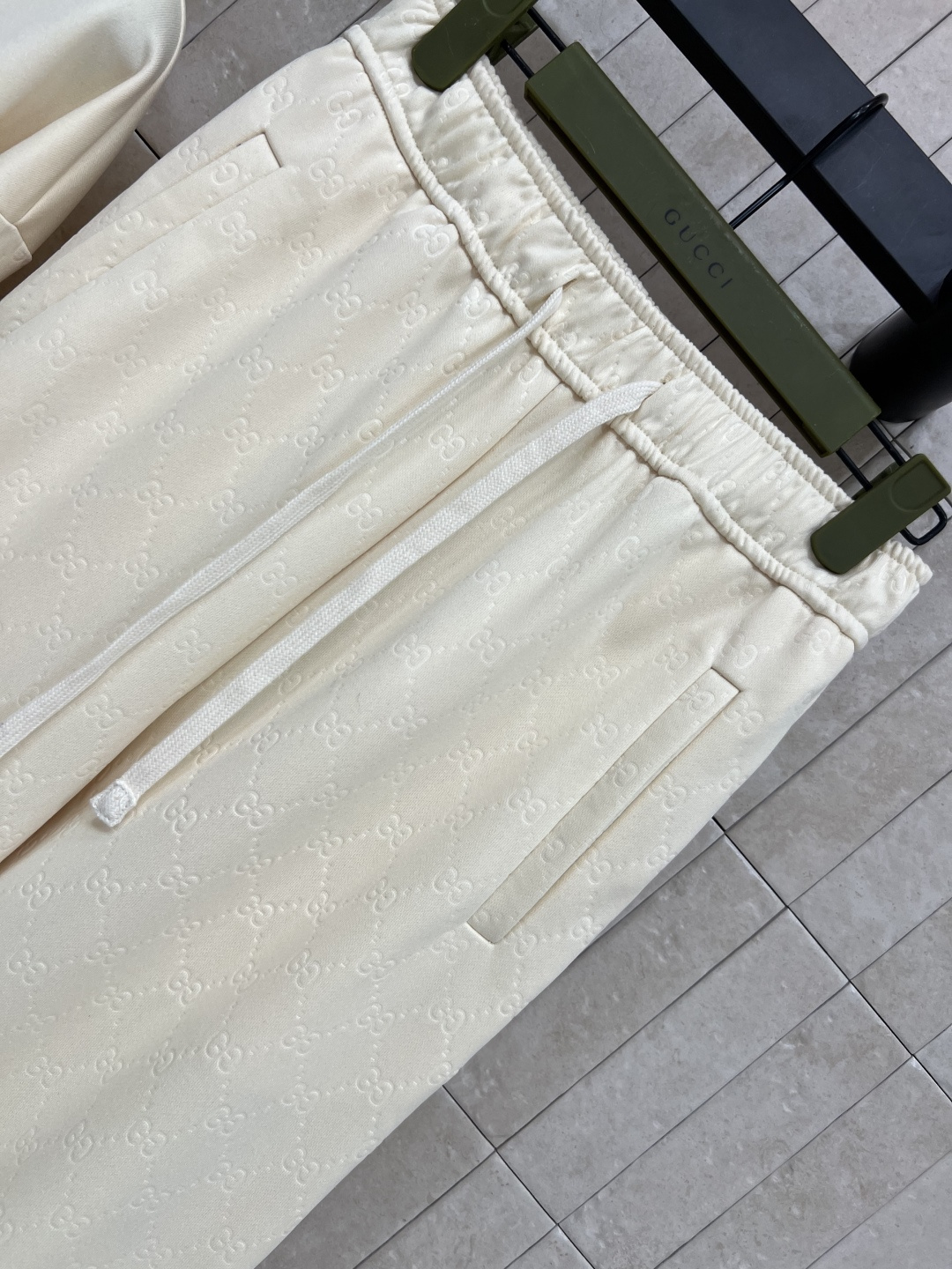 G家 25早秋新款 浮雕双G提花休闲套装 圆领廓形卫衣+松紧卫裤 绝绝子一套搭配 圆领拼接浮雕双G提花衣