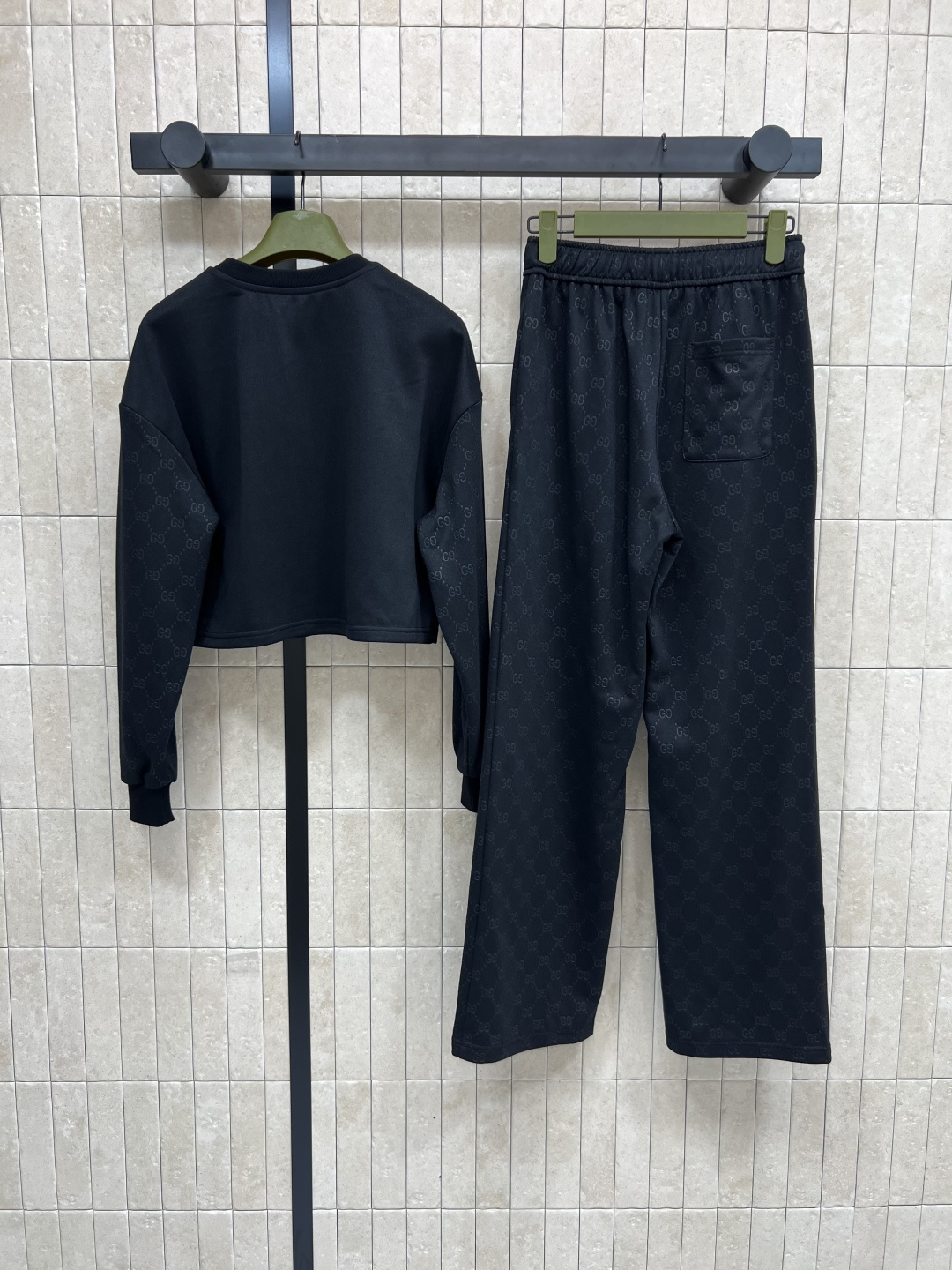 G家 25早秋新款 浮雕双G提花休闲套装 圆领廓形卫衣+松紧卫裤 绝绝子一套搭配 圆领拼接浮雕双G提花衣