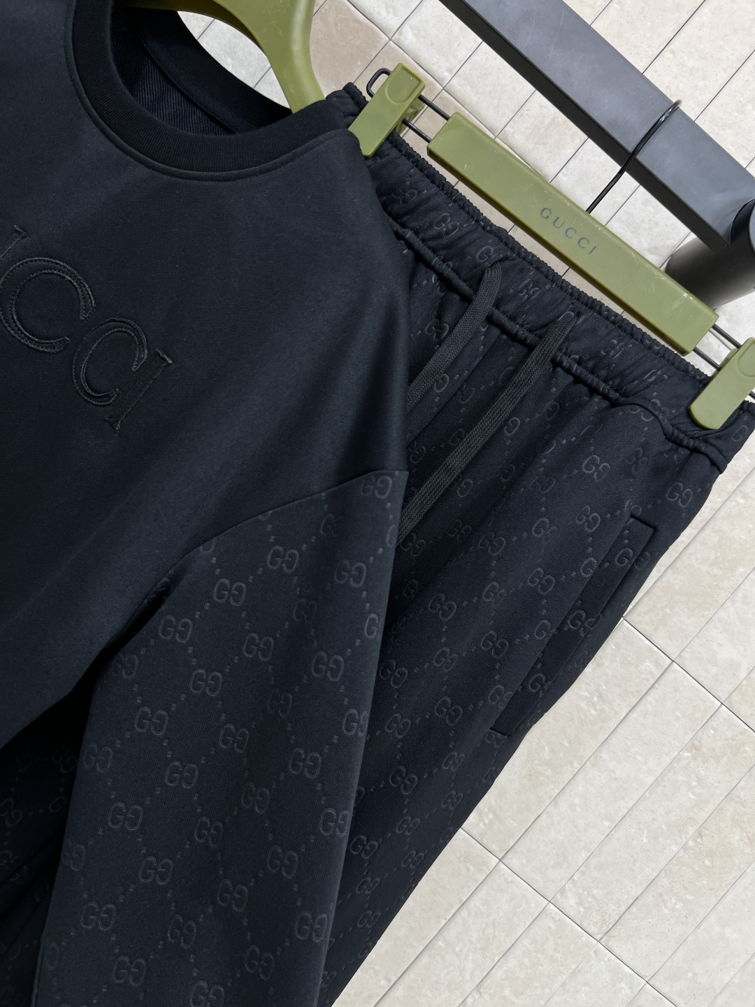 G家 25早秋新款 浮雕双G提花休闲套装 圆领廓形卫衣+松紧卫裤 绝绝子一套搭配 圆领拼接浮雕双G提花衣