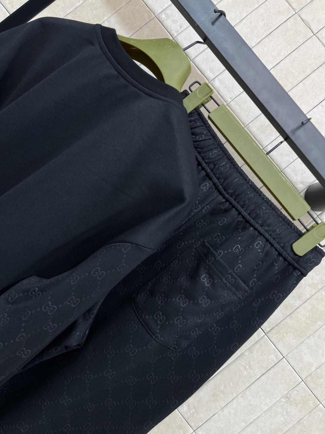 G家 25早秋新款 浮雕双G提花休闲套装 圆领廓形卫衣+松紧卫裤 绝绝子一套搭配 圆领拼接浮雕双G提花衣