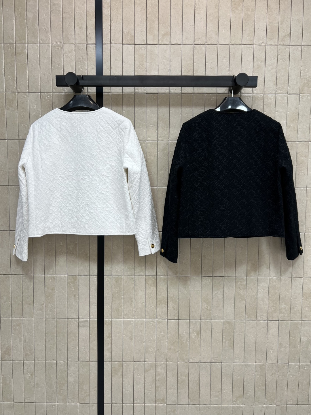 CE家 25早秋新款 菱形凯旋门提花棉服外套 上身复古又时髦优雅 对于任何身材都能随意驾驭 重工菱格车线