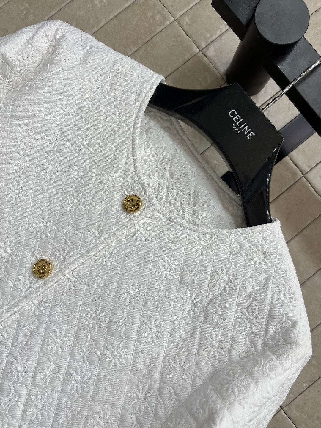 CE家 25早秋新款 菱形凯旋门提花棉服外套 上身复古又时髦优雅 对于任何身材都能随意驾驭 重工菱格车线