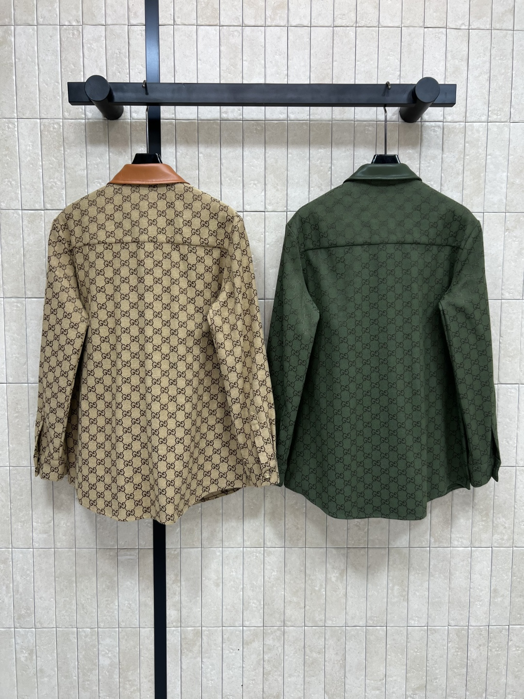 G家 25早秋新款 双G提花皮革翻领衬衫 演绎文艺复古风 减龄学院立领衬衫外套 皮革拼接翻领设计 经典的