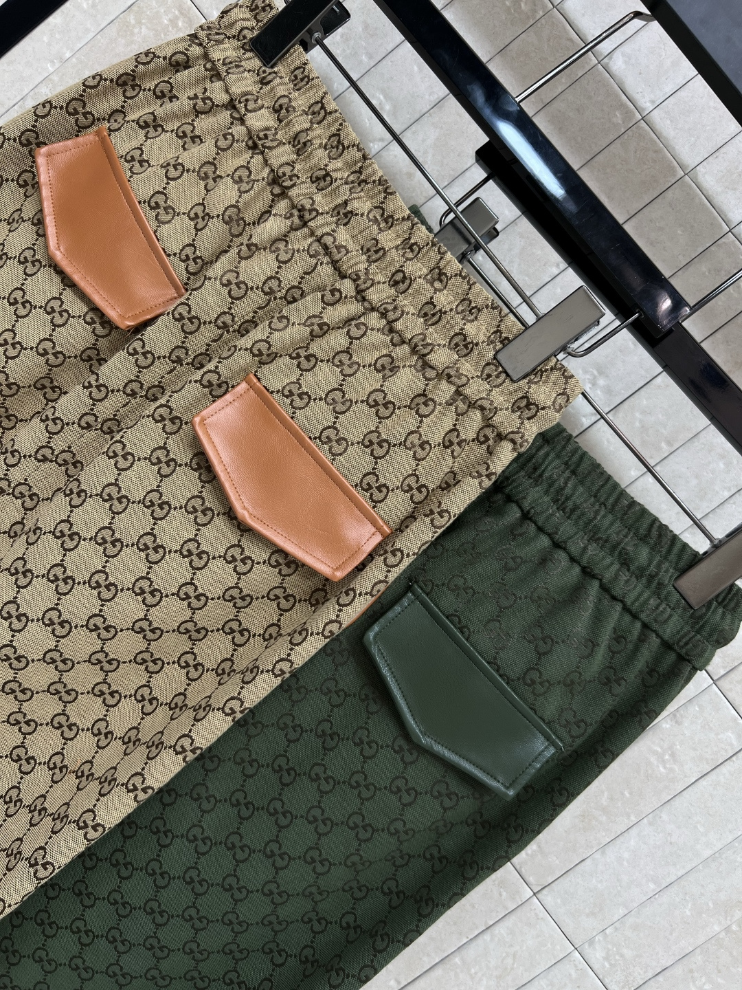 G家 25早秋新款 双G提花褶皱半身裙 松紧高腰抽绳收腰设计 裙摆两侧褶皱设计 走起路来超级拉风 定制双