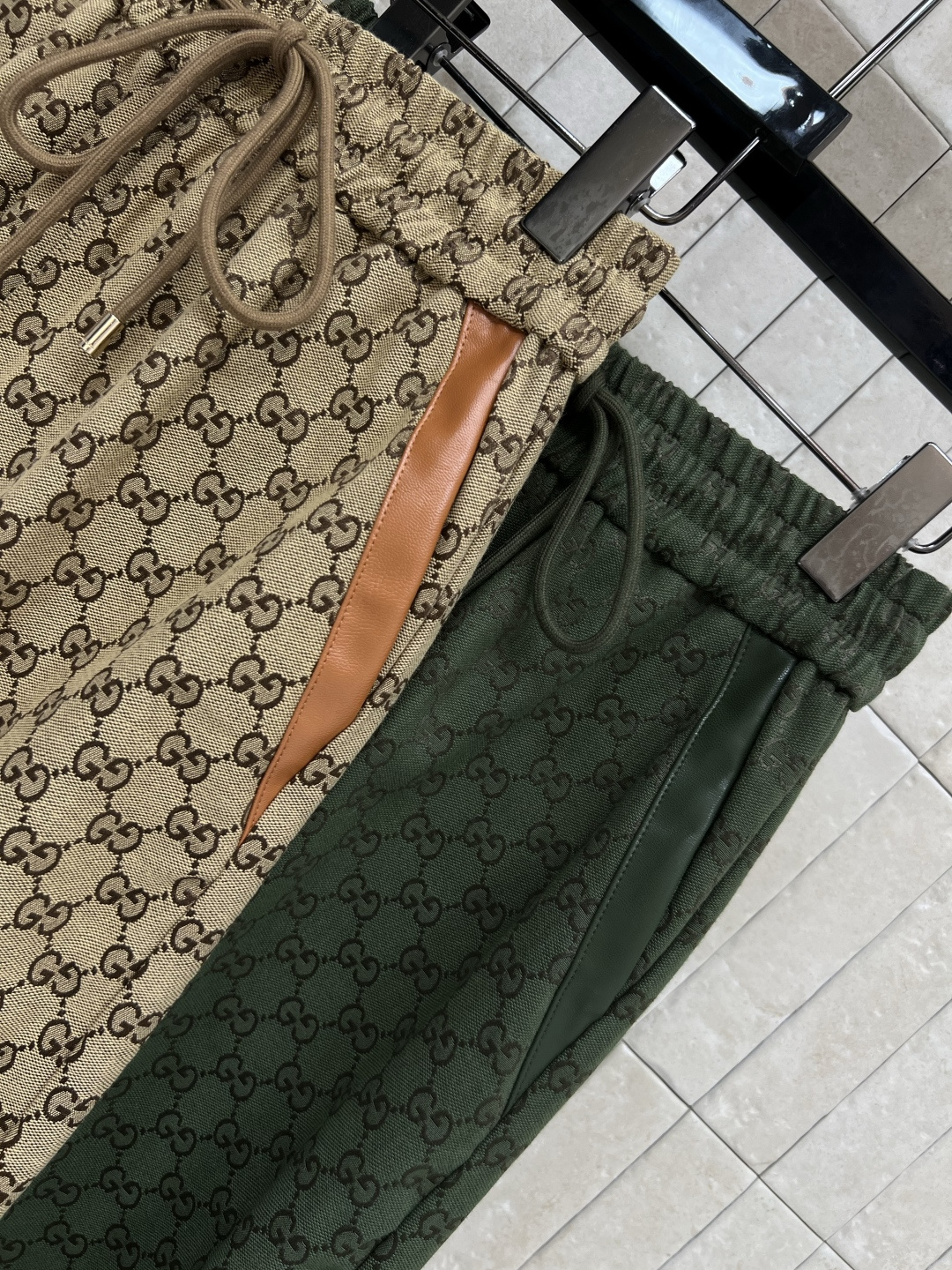 G家 25早秋新款 双G提花褶皱半身裙 松紧高腰抽绳收腰设计 裙摆两侧褶皱设计 走起路来超级拉风 定制双