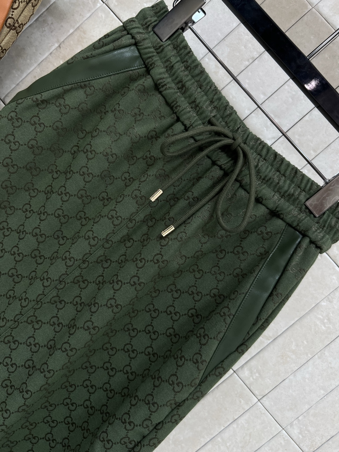 G家 25早秋新款 双G提花褶皱半身裙 松紧高腰抽绳收腰设计 裙摆两侧褶皱设计 走起路来超级拉风 定制双