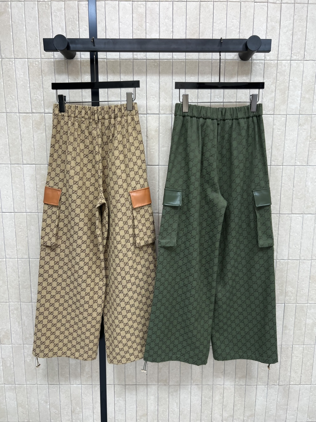 G家 25早秋新款 双G提花抽绳工装裤 高腰直筒高腰设计 显瘦又藏肉 双侧拼接皮革工装口袋装饰 定制双G