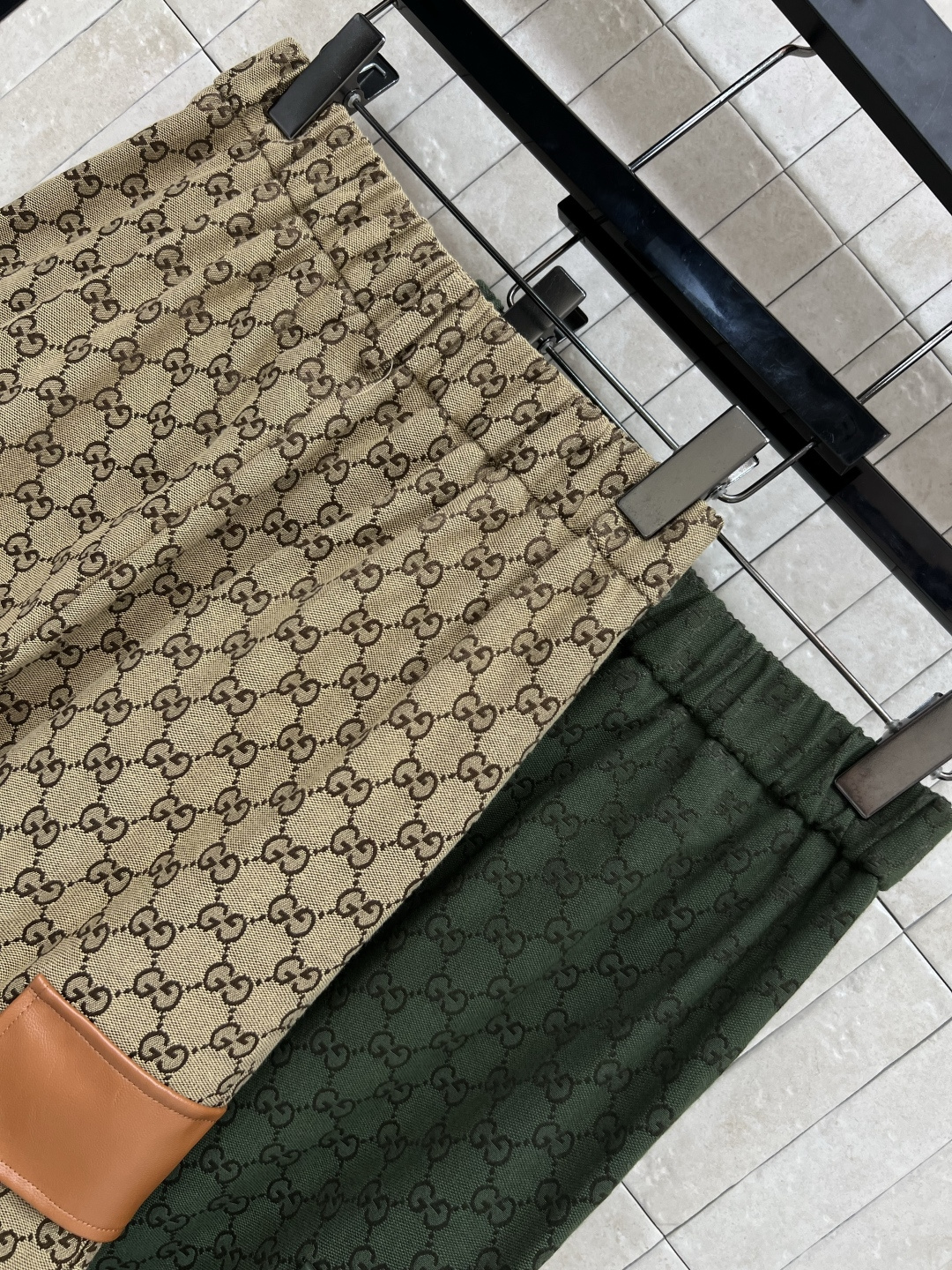 G家 25早秋新款 双G提花抽绳工装裤 高腰直筒高腰设计 显瘦又藏肉 双侧拼接皮革工装口袋装饰 定制双G