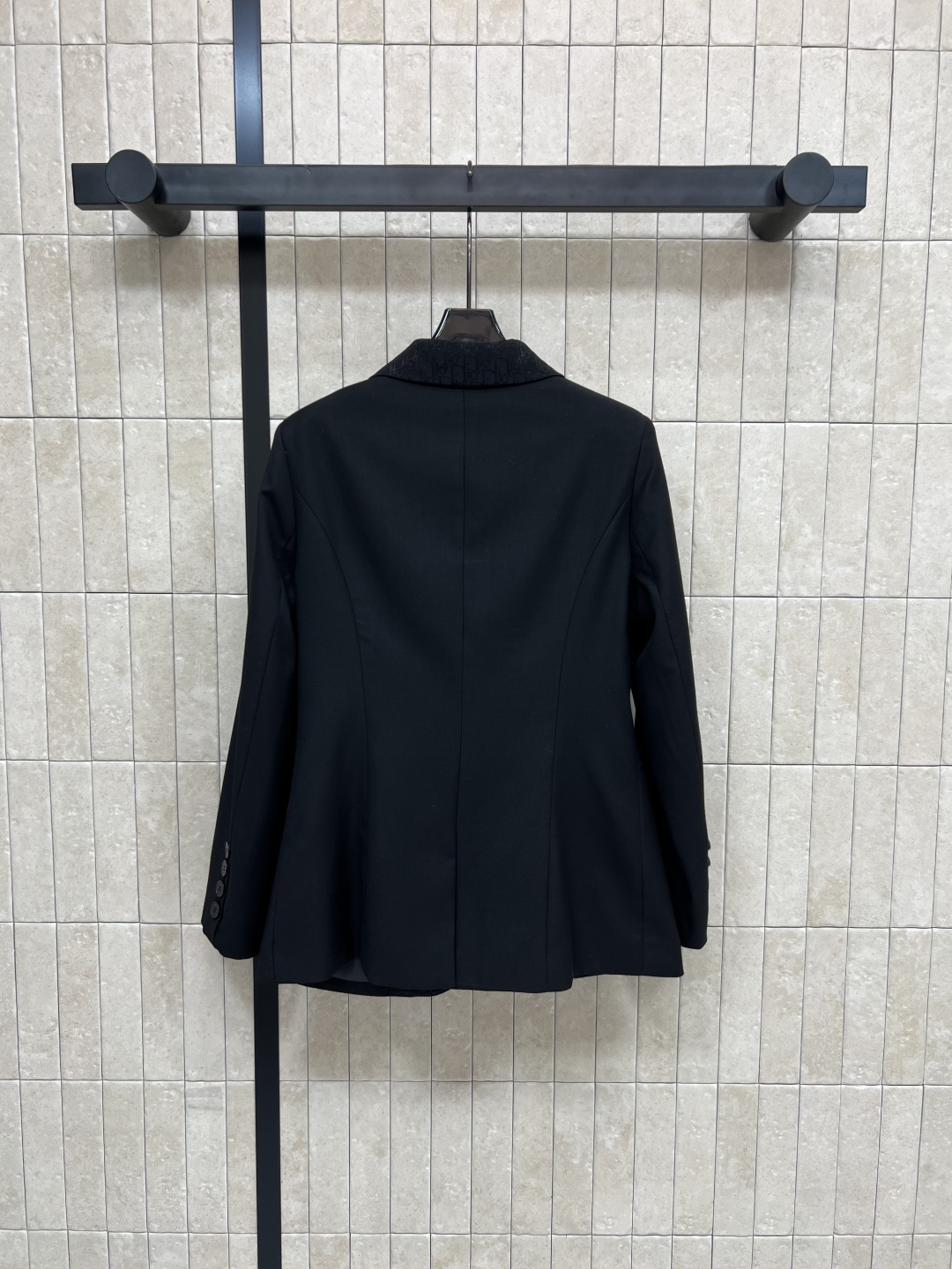 D家 25早秋新款 暗纹提花拼接西装外套 领口做的暗纹D字母提花拼接设计 立体修身剪裁 经典的的版型轻松