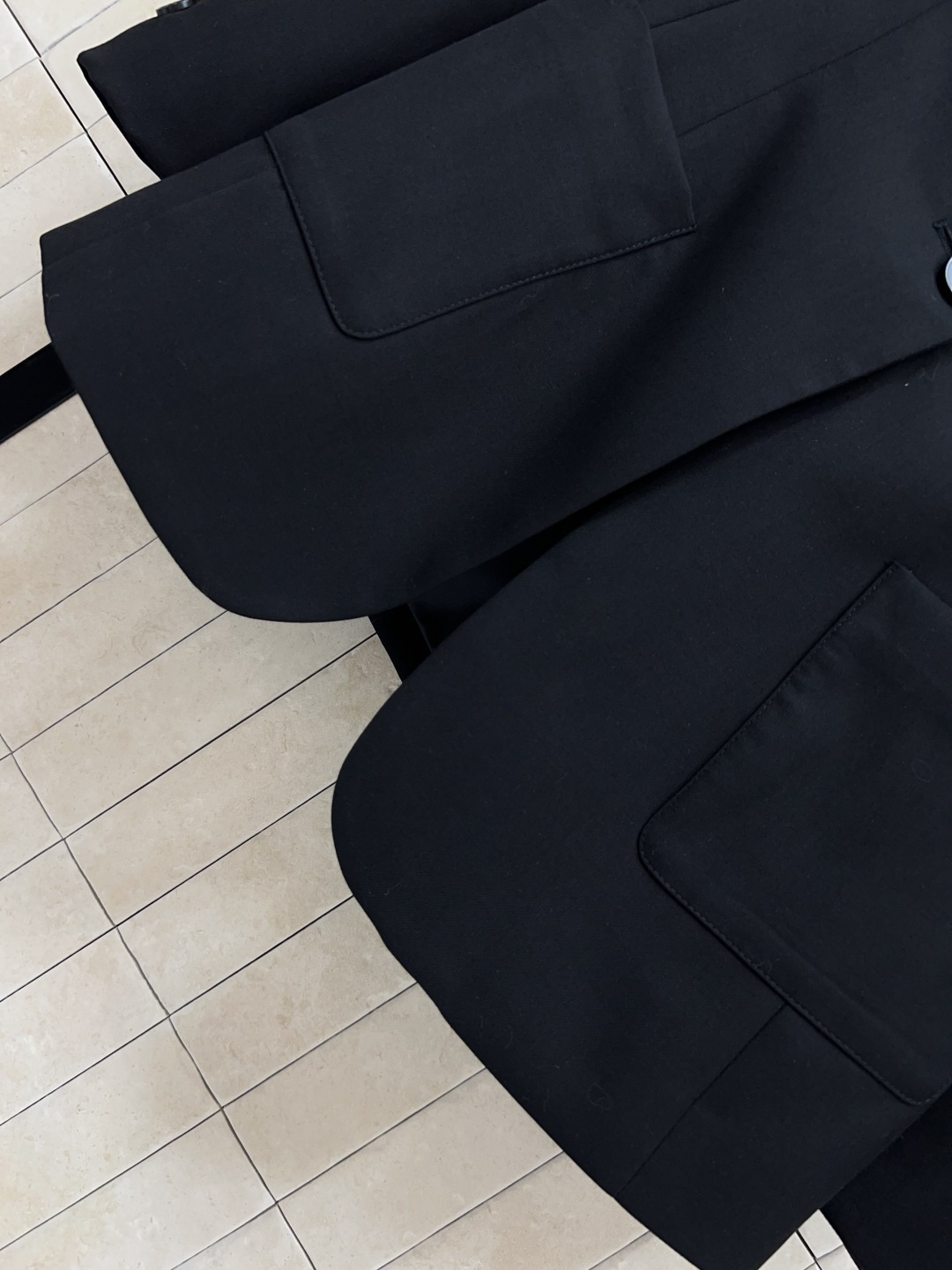 D家 25早秋新款 暗纹提花拼接西装外套 领口做的暗纹D字母提花拼接设计 立体修身剪裁 经典的的版型轻松