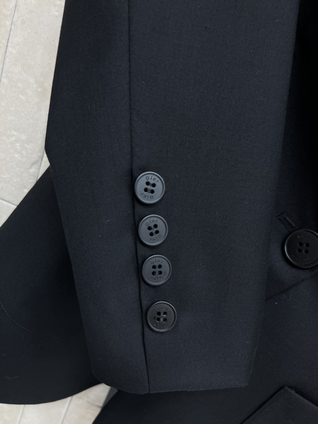 D家 25早秋新款 暗纹提花拼接西装外套 领口做的暗纹D字母提花拼接设计 立体修身剪裁 经典的的版型轻松