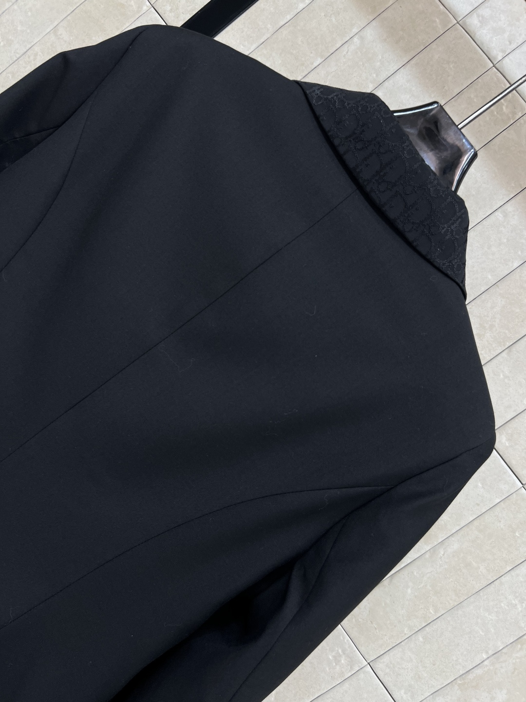 D家 25早秋新款 暗纹提花拼接西装外套 领口做的暗纹D字母提花拼接设计 立体修身剪裁 经典的的版型轻松