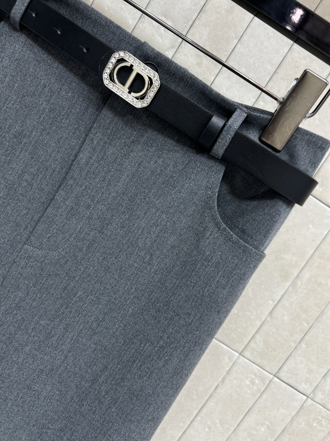 D家 25早秋新款 腰带装饰拼接蕾丝半裙 妥妥的显腿长 高腰A字版型 轻松将腰部和臀部修饰的很好 两侧开