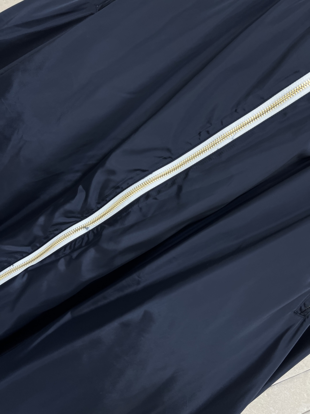 MIU家 25早秋新款 格纹双腰头尼龙半身裙 时髦复古 工装风休闲裙 A 字版型 裙身拉链设计 可拉开两