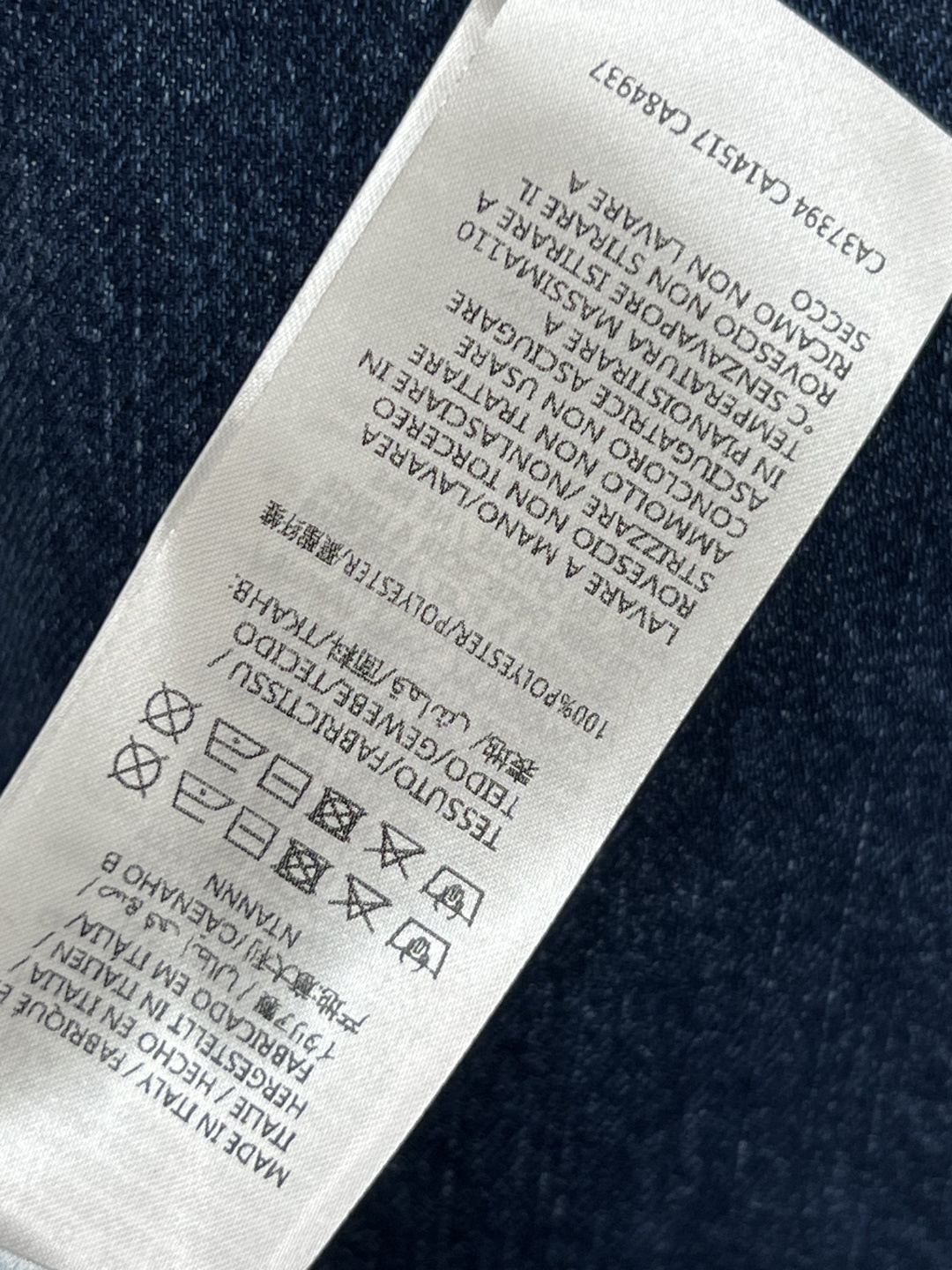 G家 25早秋新款 V领牛仔连衣裙  简约气质  作为品牌经典元素 耐看又百搭 整体设计体现精湛的剪裁工