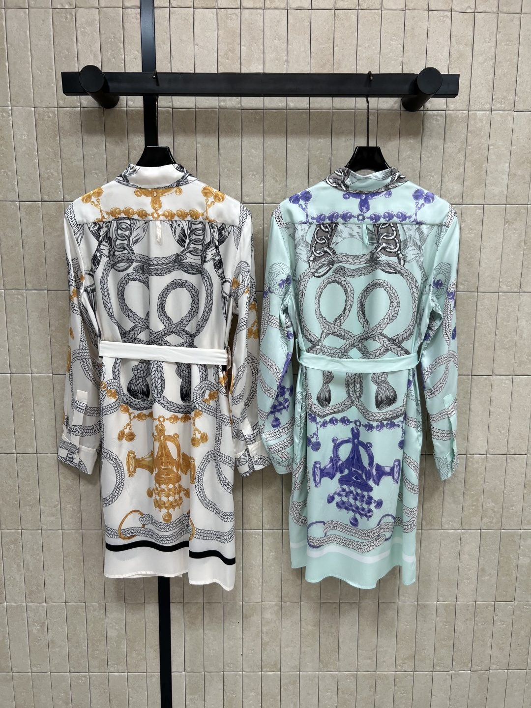 L家 25早秋新款 绳索印花图案腰带衬衣裙 今年最新图案 复古感满满的 翻领衬衣裙 宽松版型随意驾驭 本