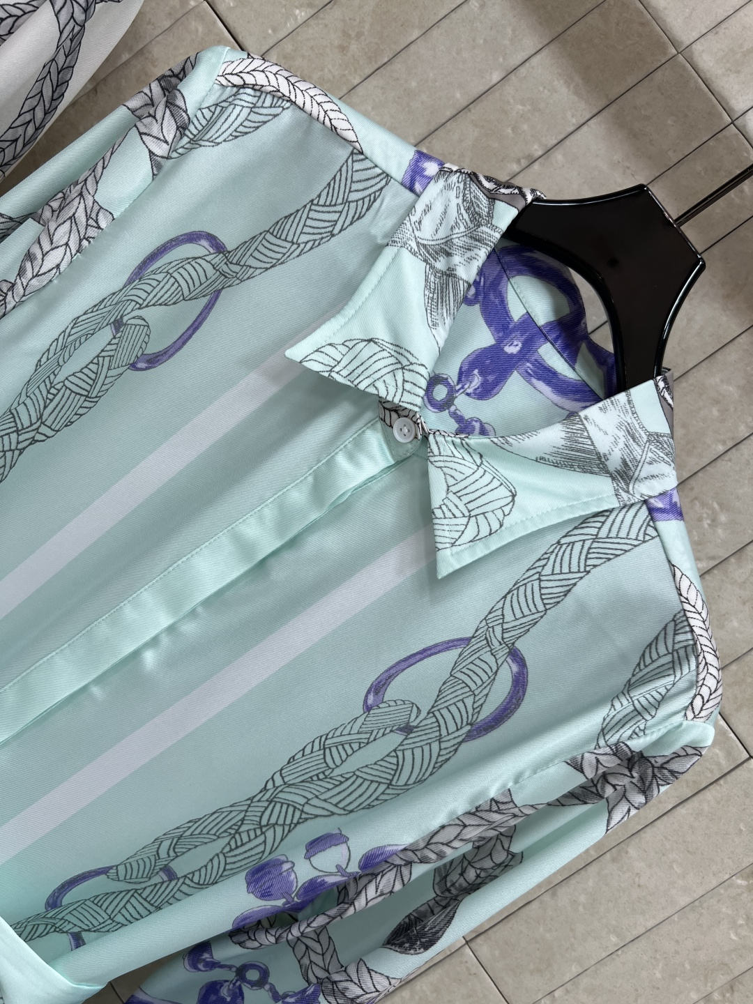 L家 25早秋新款 绳索印花图案腰带衬衣裙 今年最新图案 复古感满满的 翻领衬衣裙 宽松版型随意驾驭 本