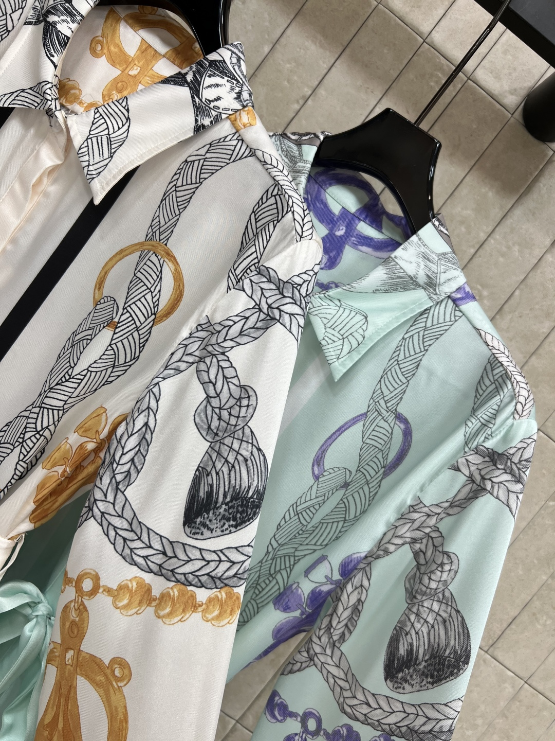 L家 25早秋新款 绳索印花图案腰带衬衣裙 今年最新图案 复古感满满的 翻领衬衣裙 宽松版型随意驾驭 本