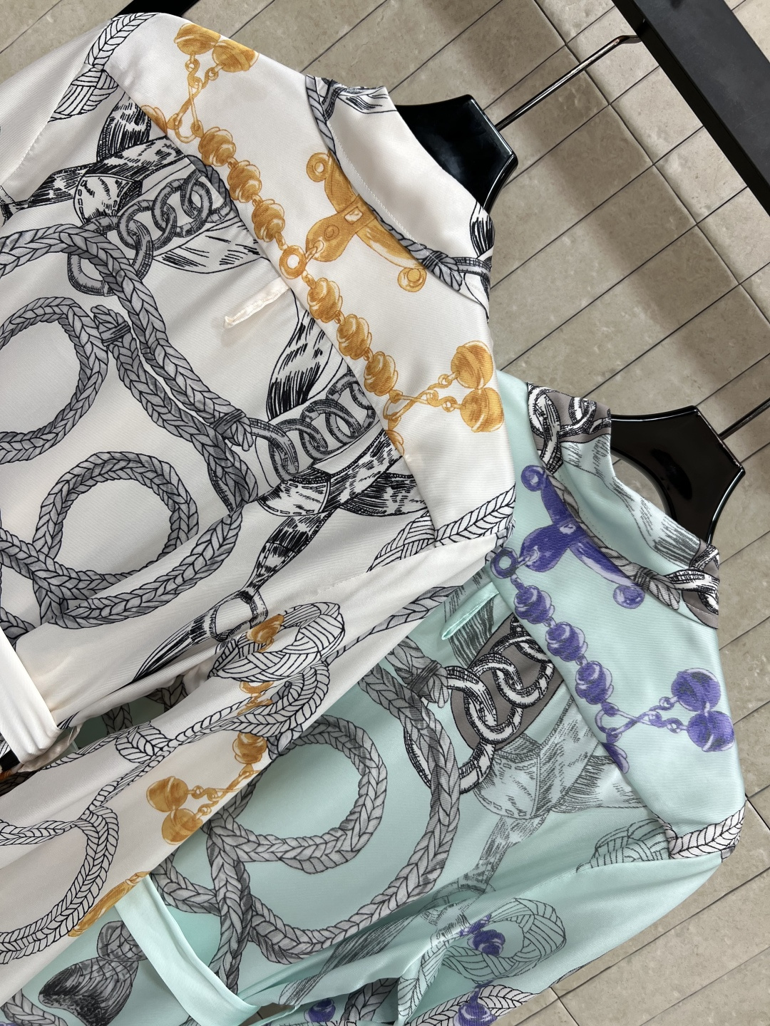 L家 25早秋新款 绳索印花图案腰带衬衣裙 今年最新图案 复古感满满的 翻领衬衣裙 宽松版型随意驾驭 本