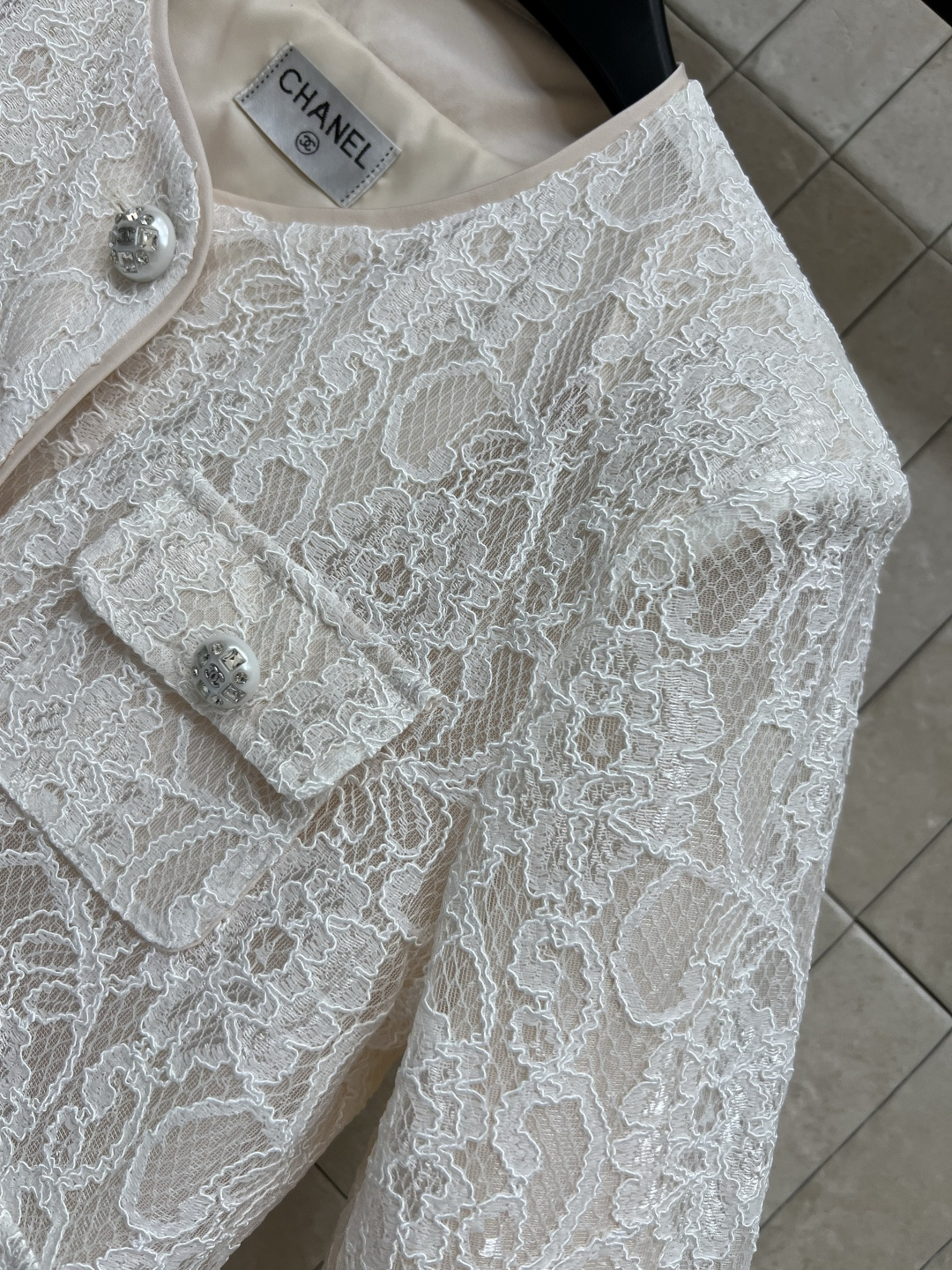 小香家 25早秋新款 蕾丝圆领外套  经典基础版型百搭不挑人  水钻纽扣点缀 多口袋美观实用  高级有质