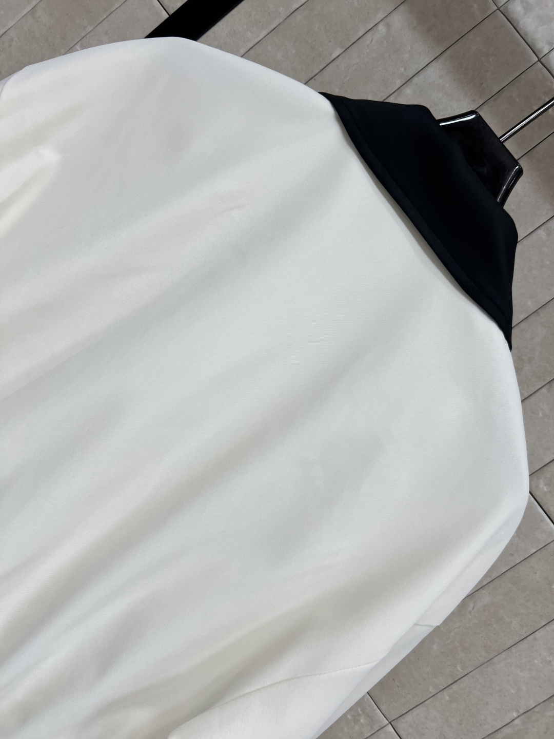 MIU家 25早秋新款 撞色翻领夹克外套 一穿就能出门的款 完全不用费心费力搭配 气质工装风酷帅有型 门