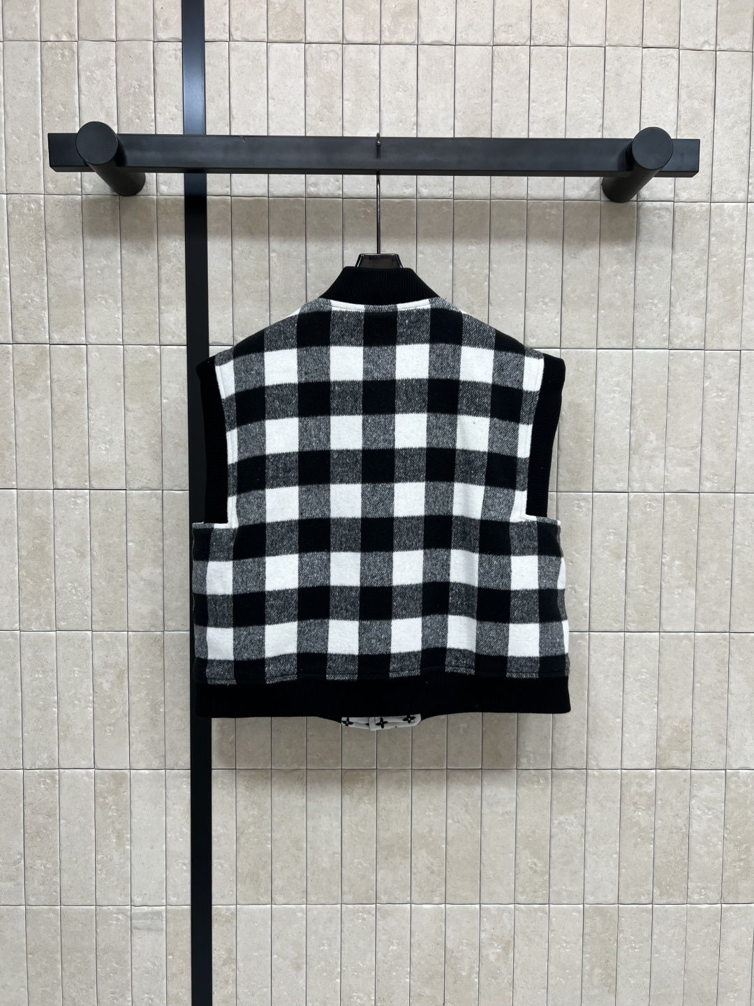 L家 25早秋新款 棋盘格套装 立领背心马甲+高腰短裙 黑白灰棋盘格撞色元素图案 上身高级又时髦 撞色罗