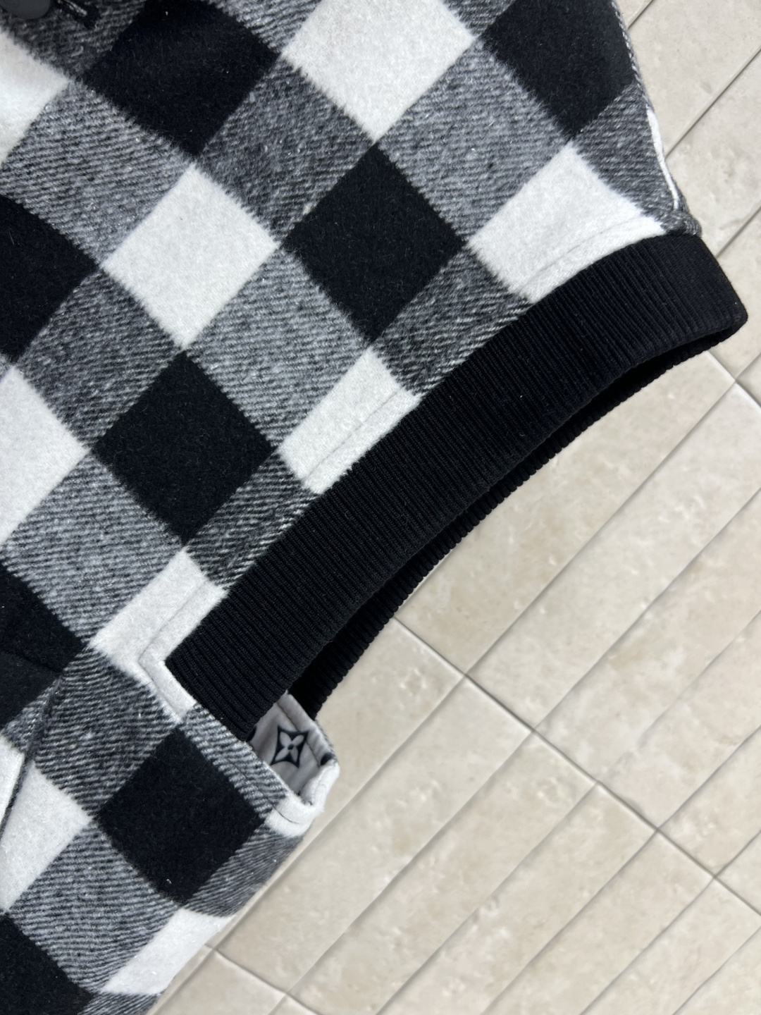 L家 25早秋新款 棋盘格套装 立领背心马甲+高腰短裙 黑白灰棋盘格撞色元素图案 上身高级又时髦 撞色罗