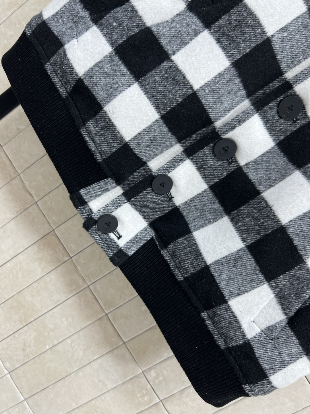 L家 25早秋新款 棋盘格套装 立领背心马甲+高腰短裙 黑白灰棋盘格撞色元素图案 上身高级又时髦 撞色罗