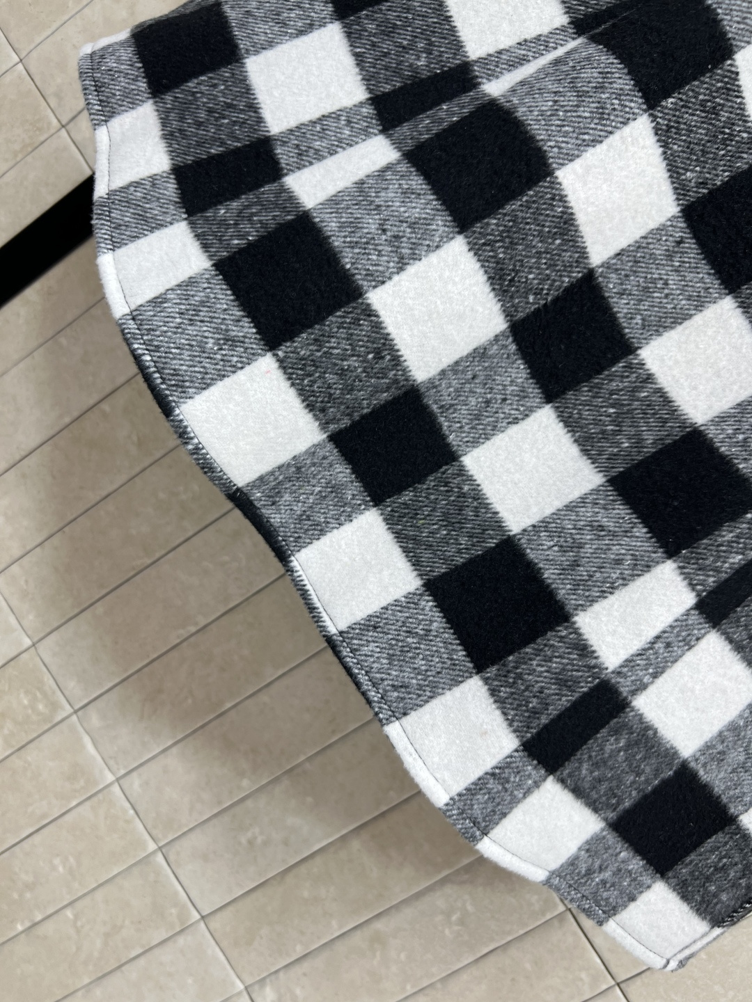 L家 25早秋新款 棋盘格套装 立领背心马甲+高腰短裙 黑白灰棋盘格撞色元素图案 上身高级又时髦 撞色罗