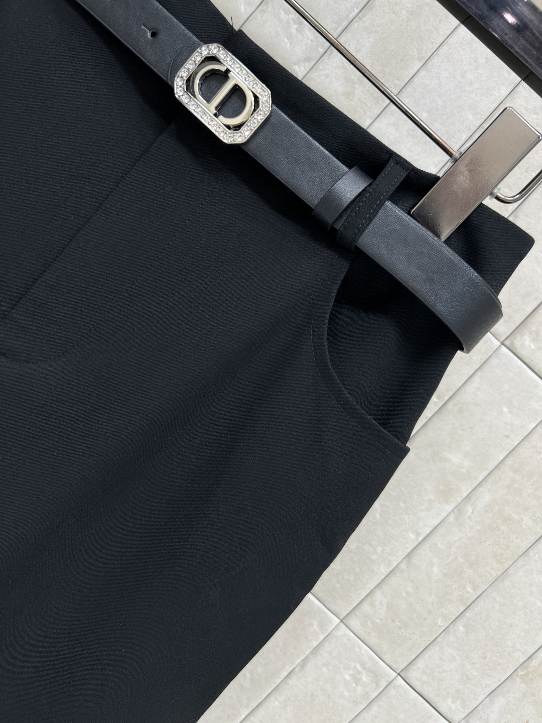 D家 25早秋新款 腰带装饰拼接蕾丝半裙 妥妥的显腿长 高腰A字版型 轻松将腰部和臀部修饰的很好 两侧开