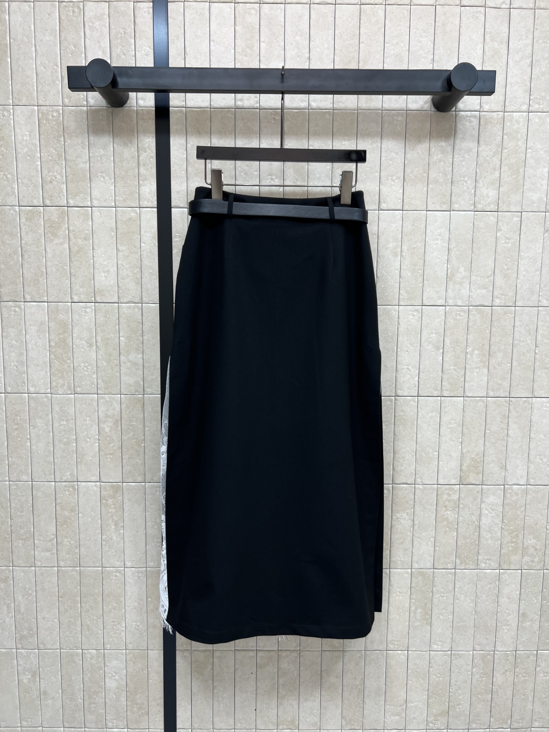 D家 25早秋新款 腰带装饰拼接蕾丝半裙 妥妥的显腿长 高腰A字版型 轻松将腰部和臀部修饰的很好 两侧开