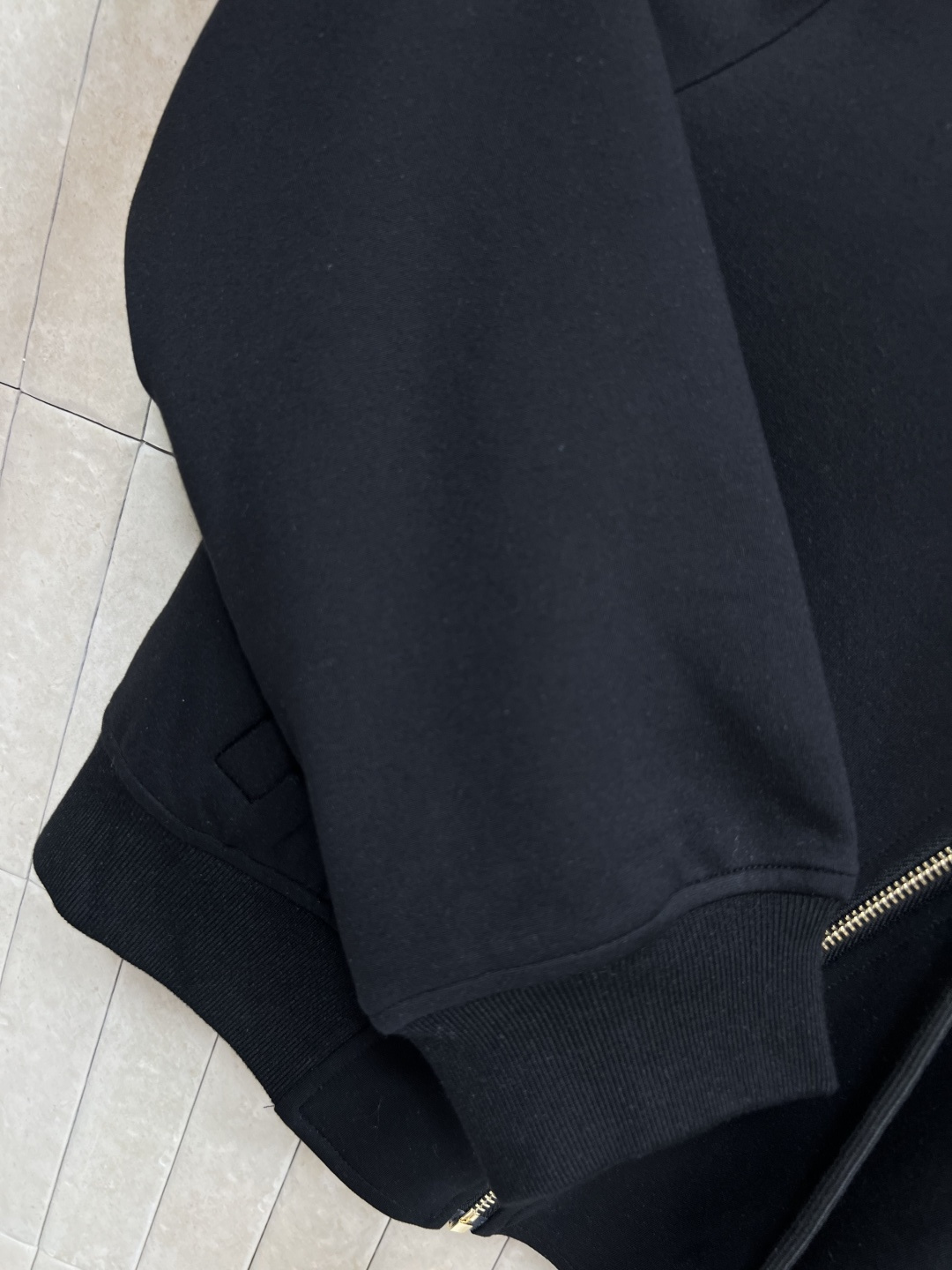 L家 25早秋新款 双面穿连帽双面穿卫衣+高腰休闲卫裤 连帽版型青春减龄 一面经典老花邮票图案  另一面