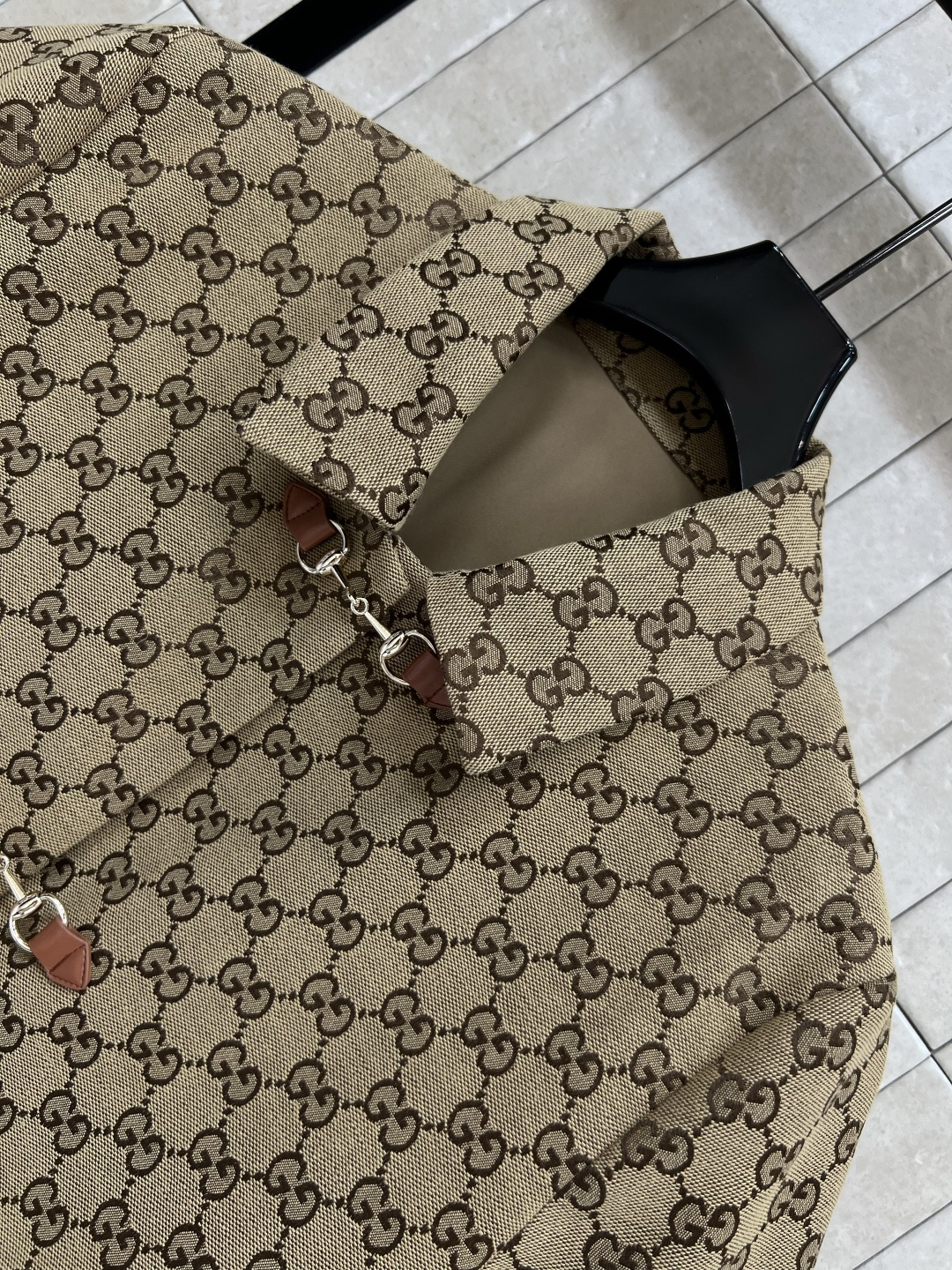 G家 25早秋新款 双G提花烫钻系列 翻领短袖衬衣+短袖连衣裙+包臀短裙 定制经典咖色双G提花面料 下摆