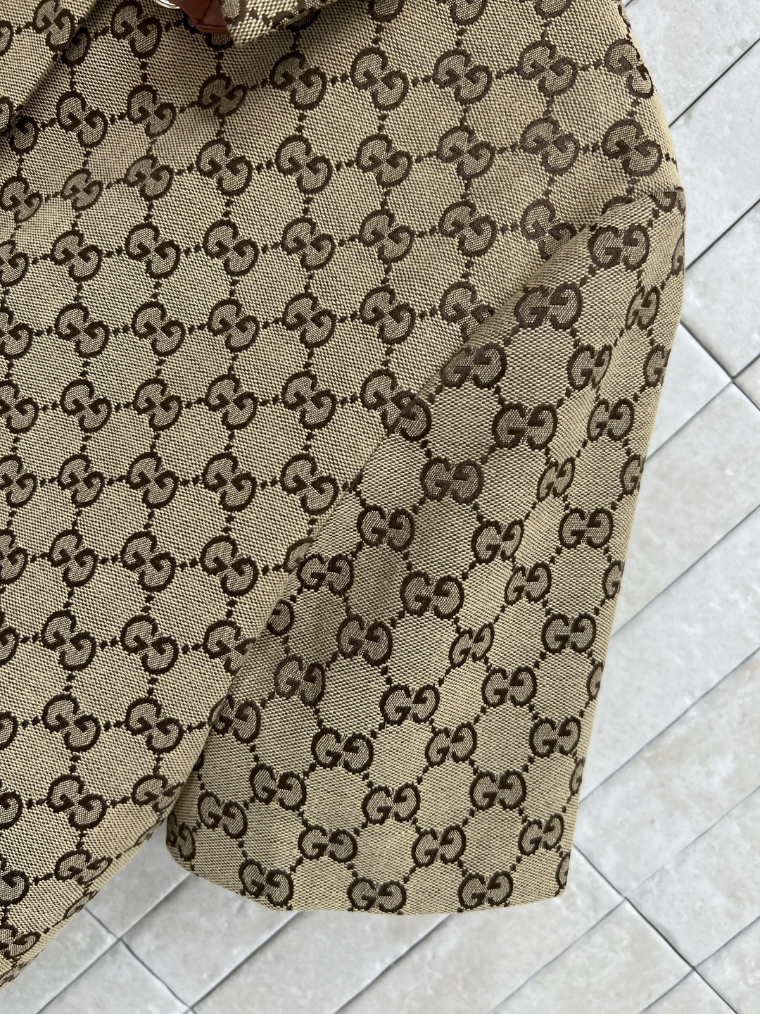 G家 25早秋新款 双G提花烫钻系列 翻领短袖衬衣+短袖连衣裙+包臀短裙 定制经典咖色双G提花面料 下摆