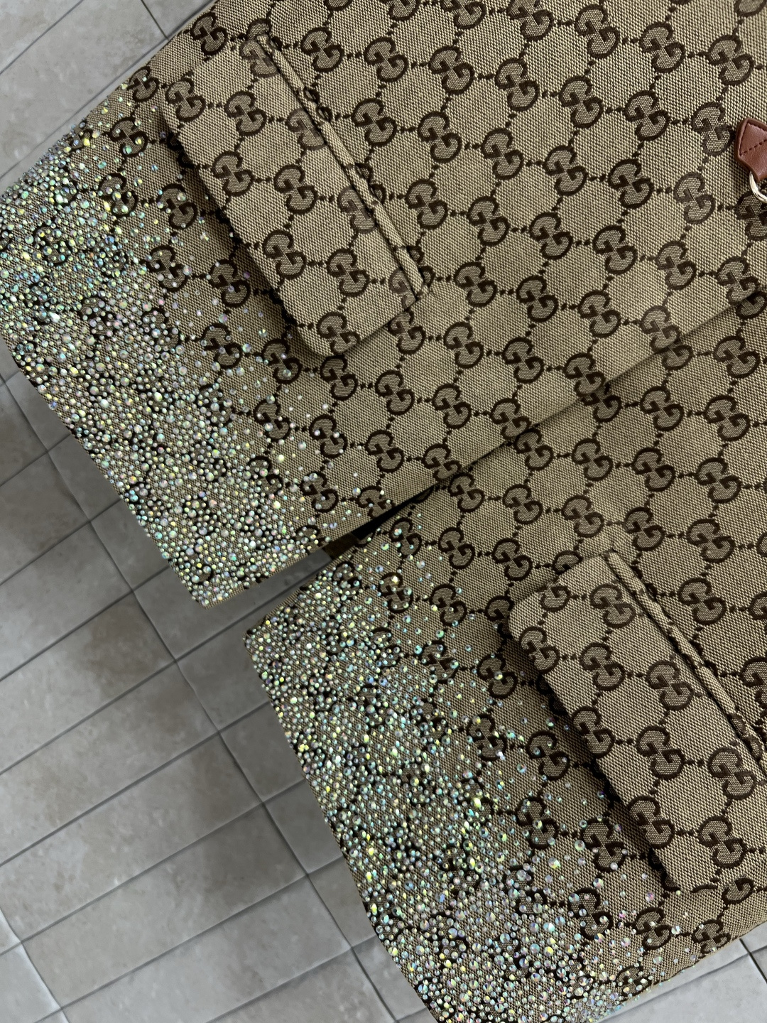 G家 25早秋新款 双G提花烫钻系列 翻领短袖衬衣+短袖连衣裙+包臀短裙 定制经典咖色双G提花面料 下摆