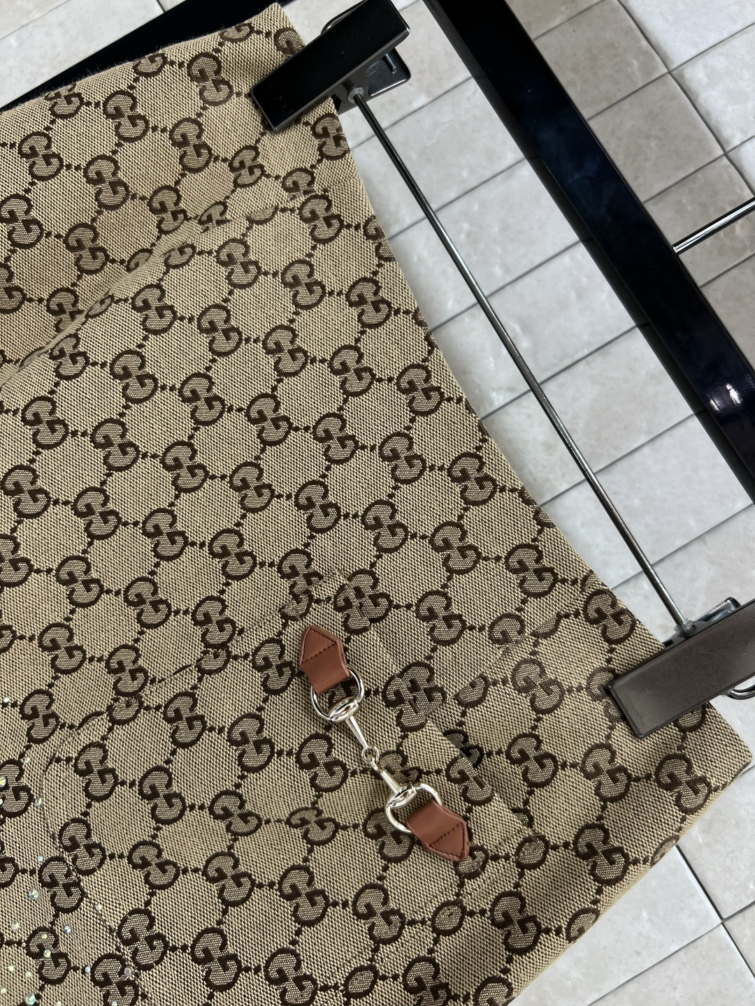 G家 25早秋新款 双G提花烫钻系列 翻领短袖衬衣+短袖连衣裙+包臀短裙 定制经典咖色双G提花面料 下摆