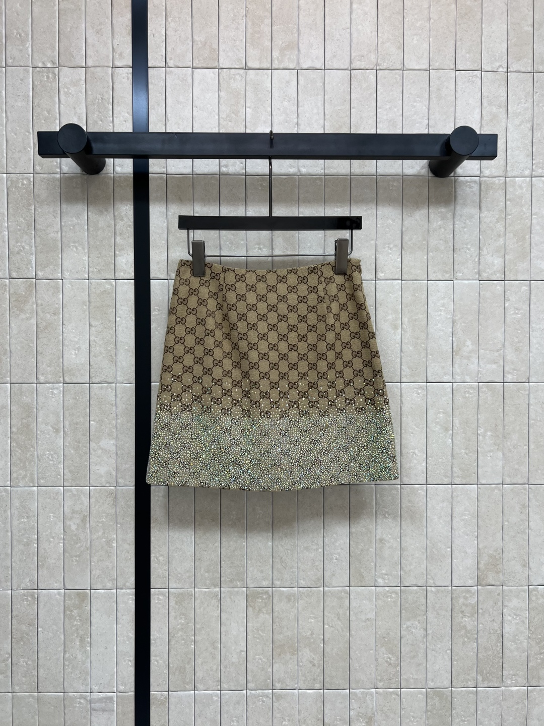 G家 25早秋新款 双G提花烫钻系列 翻领短袖衬衣+短袖连衣裙+包臀短裙 定制经典咖色双G提花面料 下摆