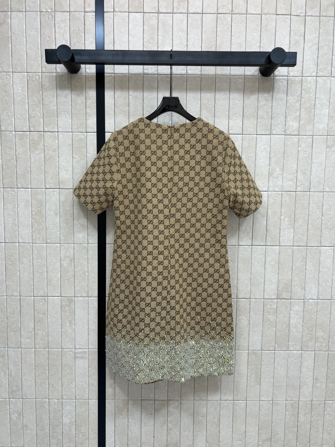 G家 25早秋新款 双G提花烫钻系列 翻领短袖衬衣+短袖连衣裙+包臀短裙 定制经典咖色双G提花面料 下摆