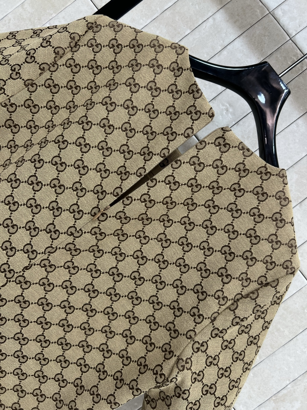 G家 25早秋新款 双G提花烫钻系列 翻领短袖衬衣+短袖连衣裙+包臀短裙 定制经典咖色双G提花面料 下摆