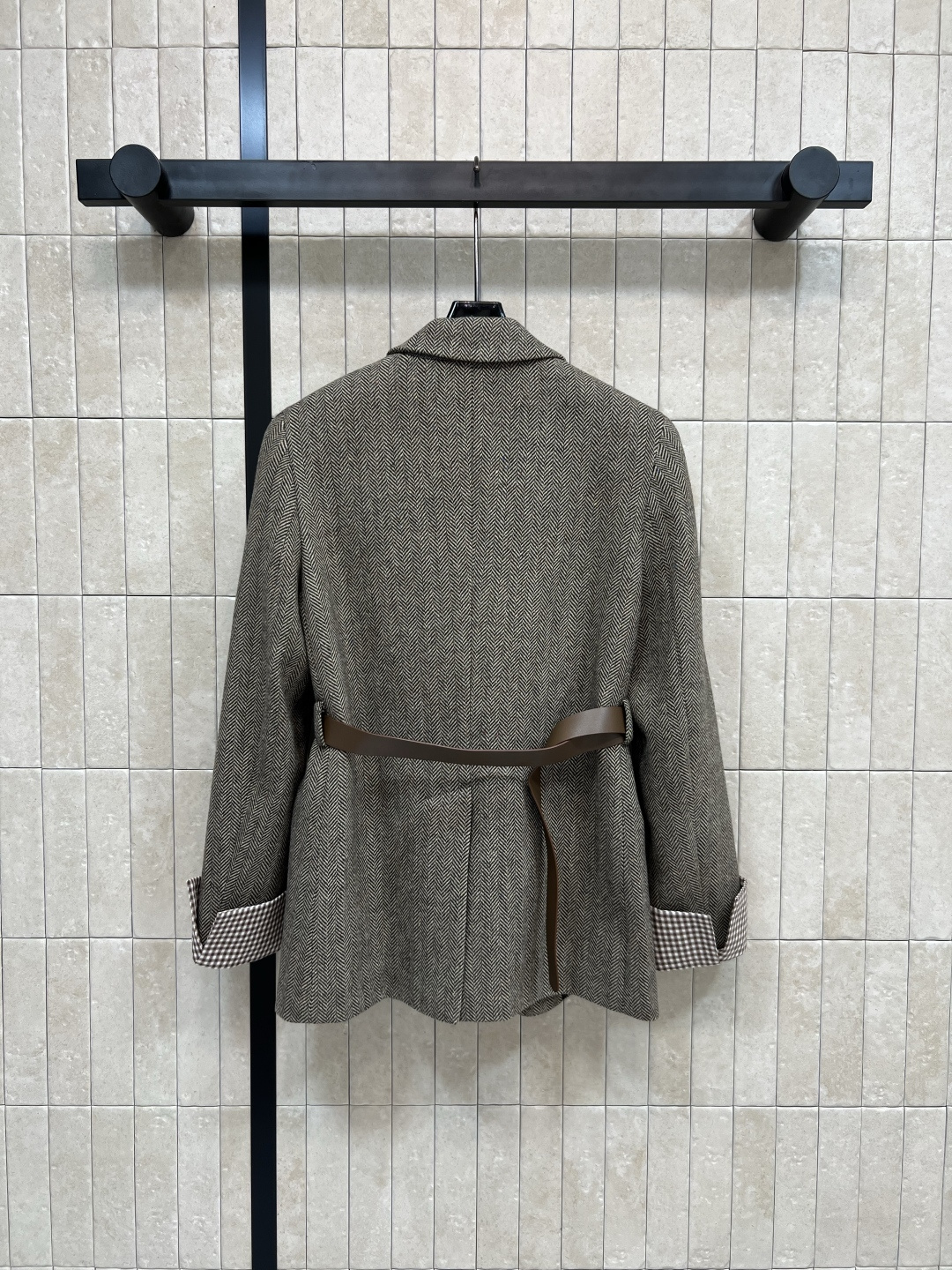 BC家 25早秋新款 毛呢拼接格纹西装外套 衣袖撞色复古格纹拼接卷边开叉设计 自带纹理感 枪驳领中长款 