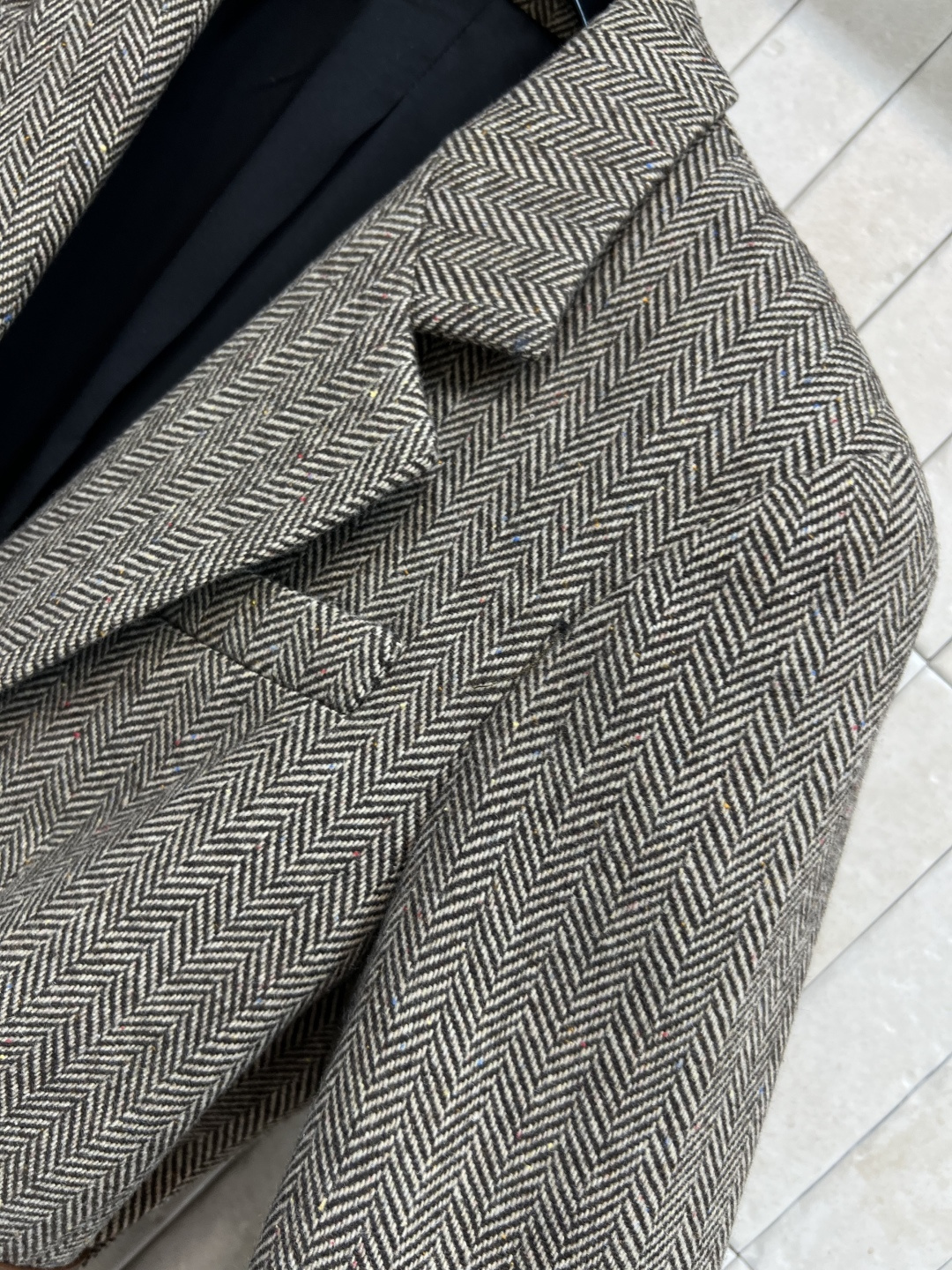 BC家 25早秋新款 毛呢拼接格纹西装外套 衣袖撞色复古格纹拼接卷边开叉设计 自带纹理感 枪驳领中长款 