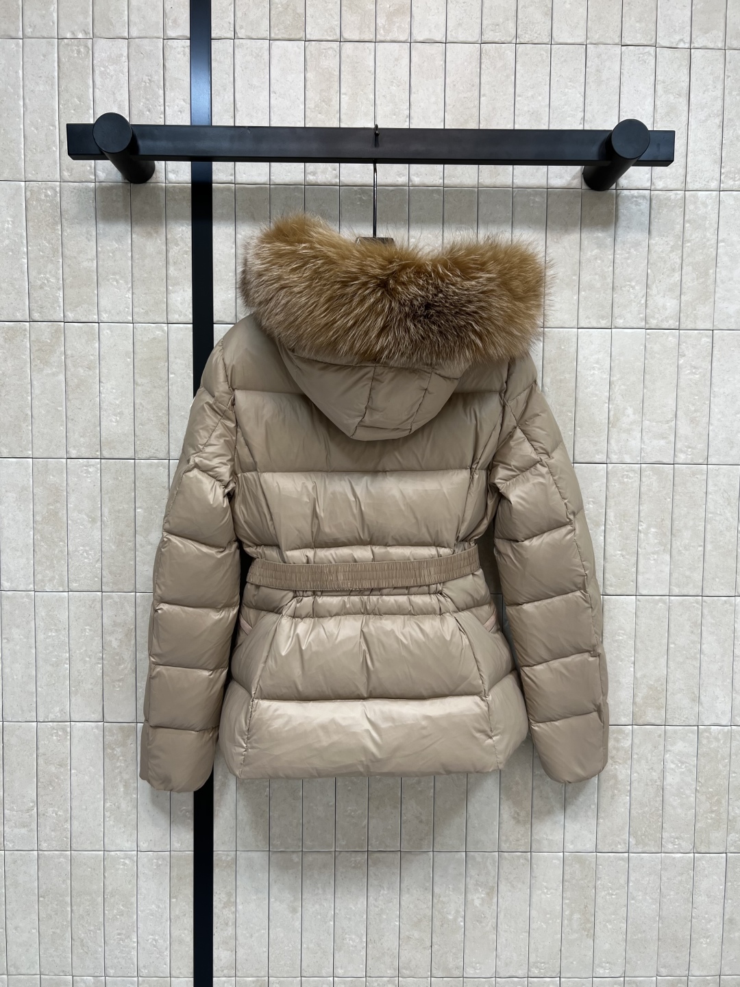 M家 25秋冬新款 大毛领短款连帽羽绒服 羽绒服中的经典爆款 冬季必备 定制的可拆卸大毛领 连帽短款羽绒