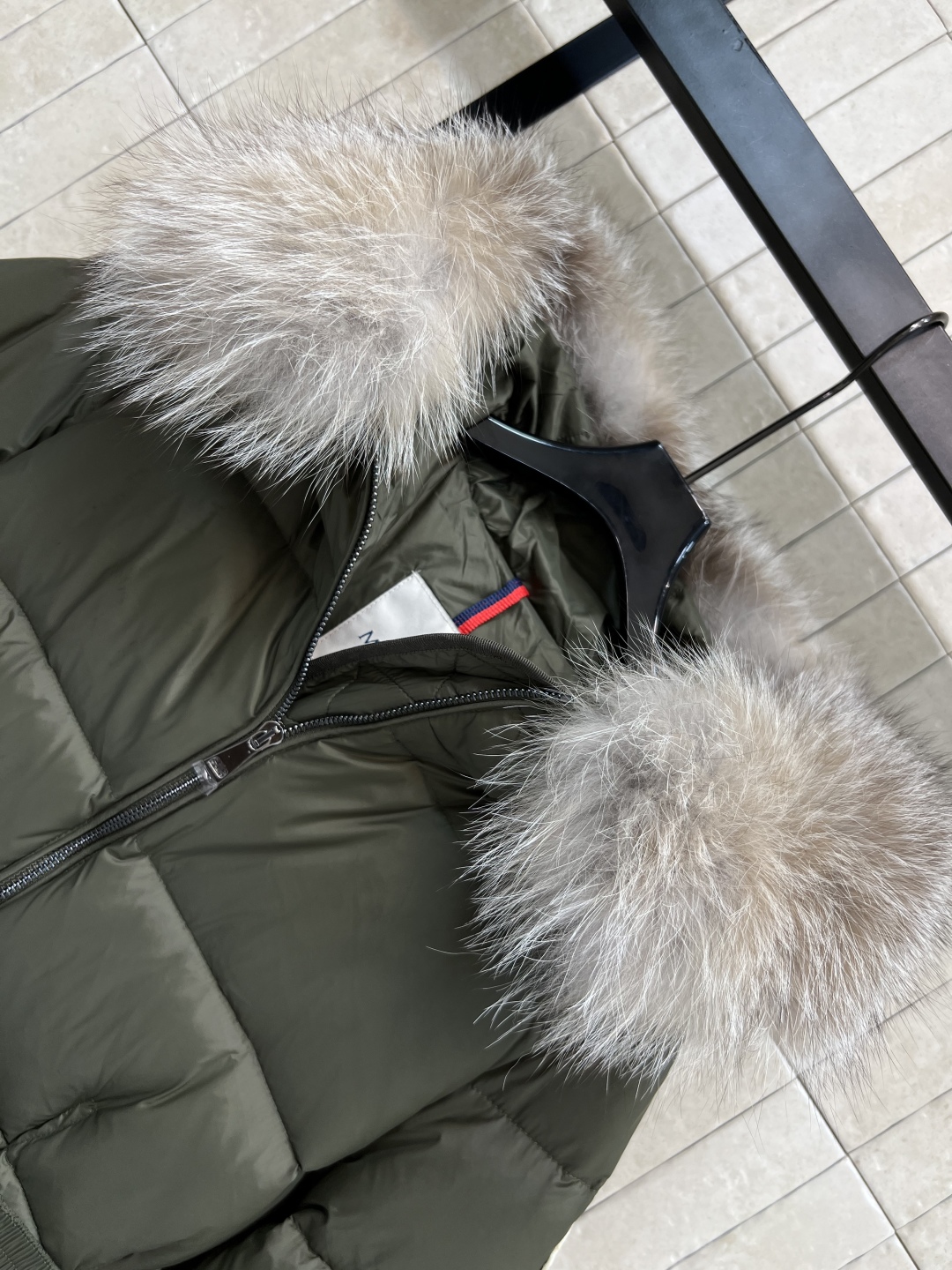 M家 25秋冬新款 大毛领短款连帽羽绒服 羽绒服中的经典爆款 冬季必备 定制的可拆卸大毛领 连帽短款羽绒