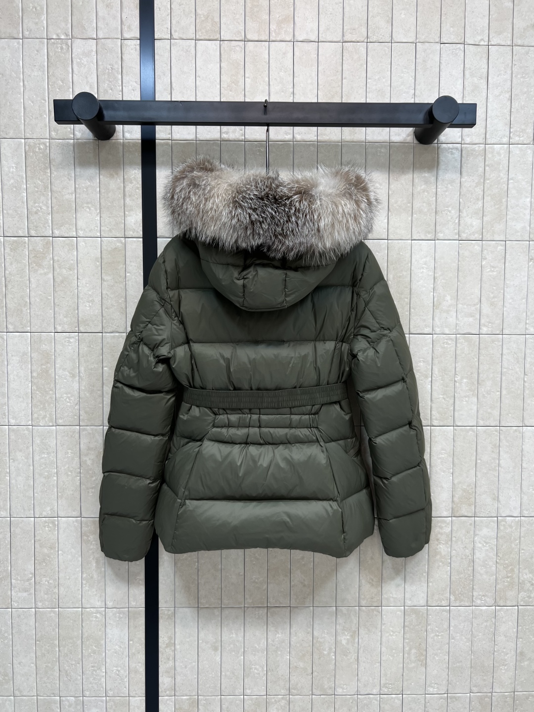 M家 25秋冬新款 大毛领短款连帽羽绒服 羽绒服中的经典爆款 冬季必备 定制的可拆卸大毛领 连帽短款羽绒