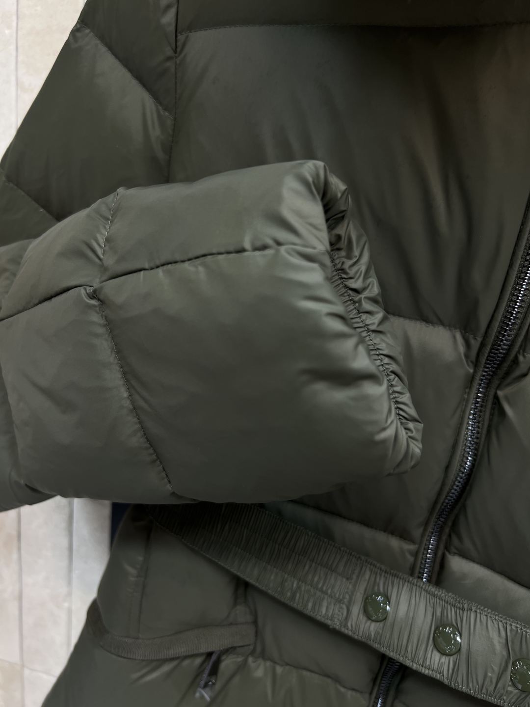 M家 25秋冬新款 大毛领短款连帽羽绒服 羽绒服中的经典爆款 冬季必备 定制的可拆卸大毛领 连帽短款羽绒