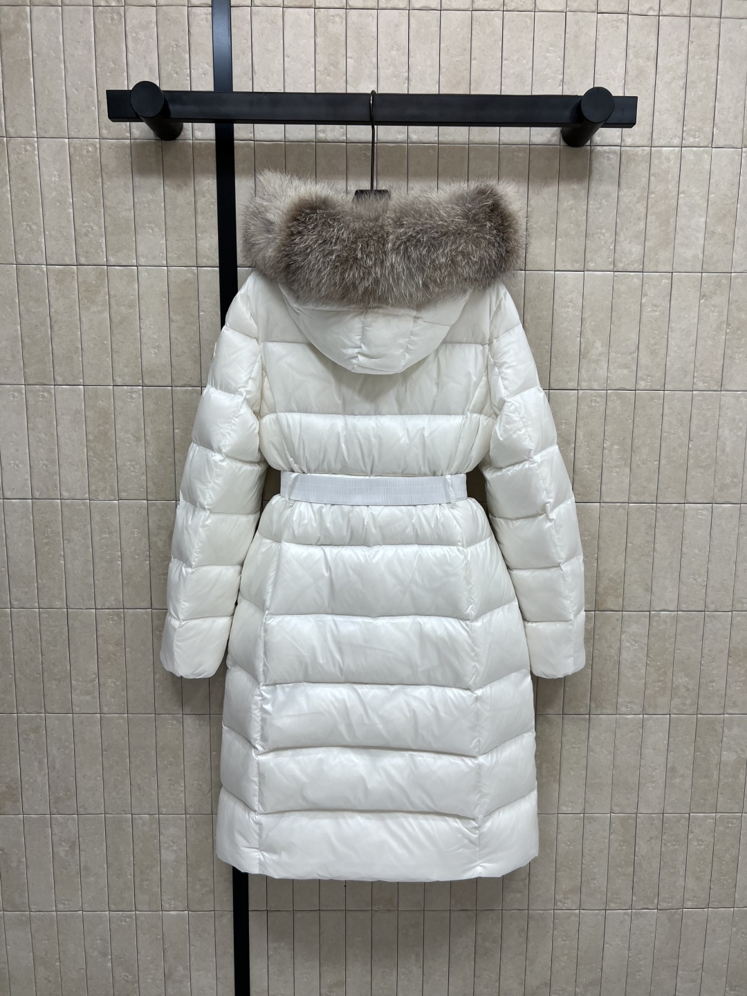 M家 25秋冬新款 大毛领长款连帽羽绒服 羽绒服中的经典爆款 冬季必备 定制的可拆卸大毛领 连帽长款羽绒