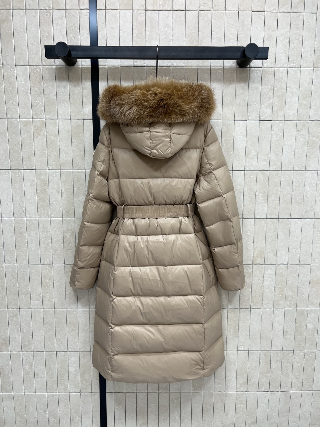 M家 25秋冬新款 大毛领长款连帽羽绒服 羽绒服中的经典爆款 冬季必备 定制的可拆卸大毛领 连帽长款羽绒