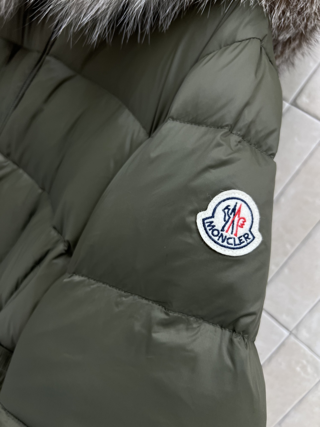 M家 25秋冬新款 大毛领长款连帽羽绒服 羽绒服中的经典爆款 冬季必备 定制的可拆卸大毛领 连帽长款羽绒