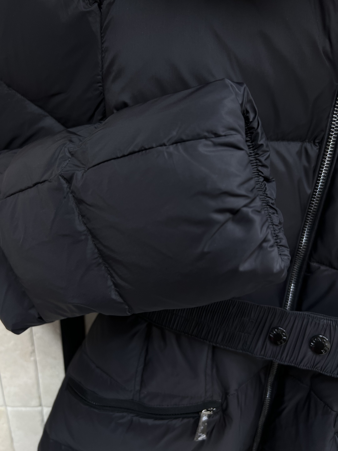 M家 25秋冬新款 大毛领长款连帽羽绒服 羽绒服中的经典爆款 冬季必备 定制的可拆卸大毛领 连帽长款羽绒