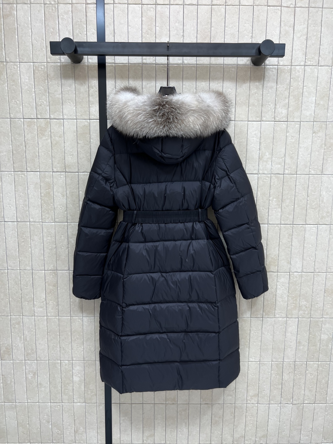 M家 25秋冬新款 大毛领长款连帽羽绒服 羽绒服中的经典爆款 冬季必备 定制的可拆卸大毛领 连帽长款羽绒